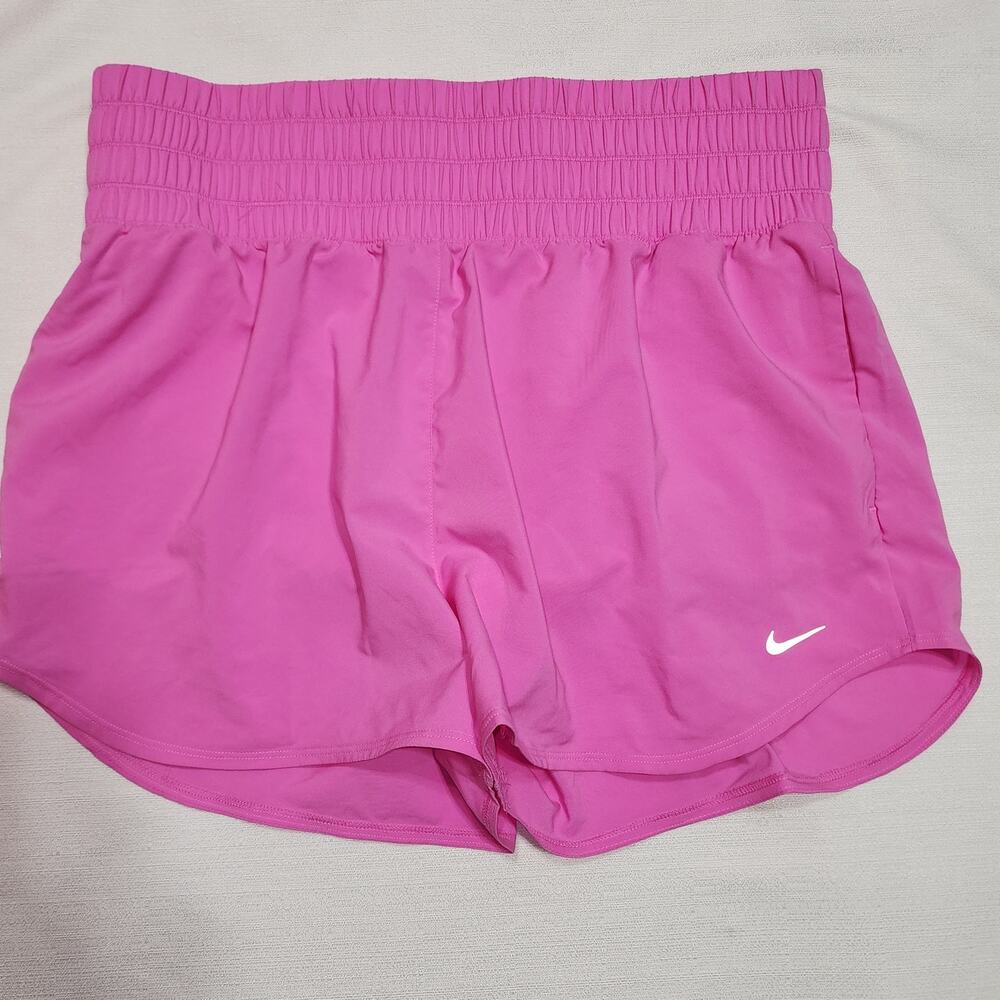 Women's Short Dri-FIT Ultra High-Waisted 3" Brief-Lined Size X-large NWT